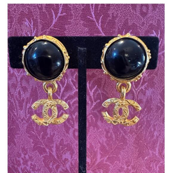 Chanel Vintage Black Gripoix Clip On Earrings 96A 24k gold plated Authentic CoA - Picture 1 of 5